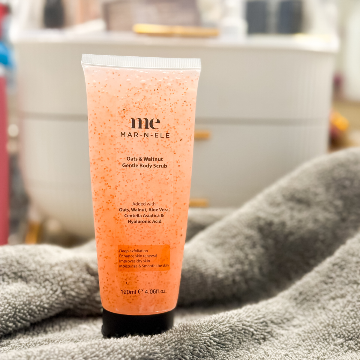 Oats & Walnut Gentle Body Scrub – Deep Exfoliation for Radiant Skin